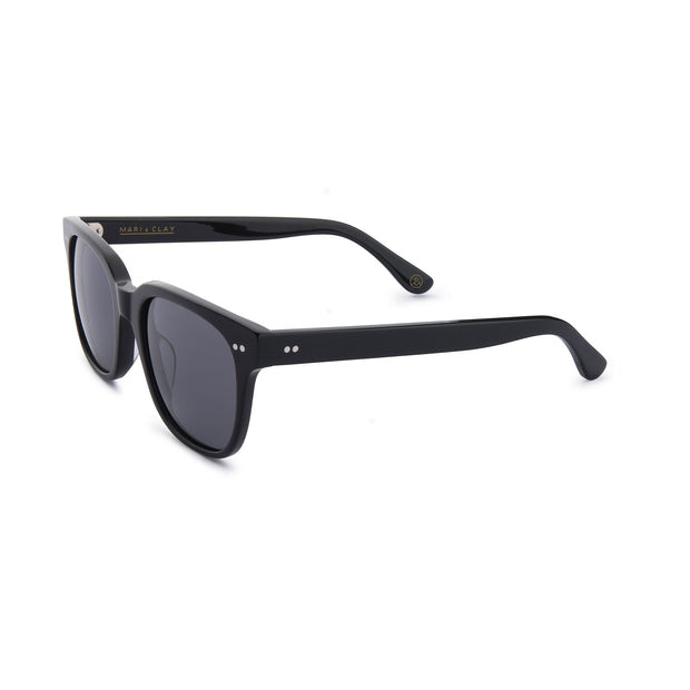 Mari & Clay, Australian sunglasses brand with sustainable sunglasses. Glenelg style is rectangular in shape. It is available in a black colour frame and fitted  with dark grey polarised lenses. It is unisex design and good for oval, long and round face shapes.   